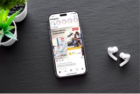 Sociial Media Handy mit Kopfhörern und einem Social Media Beirag
